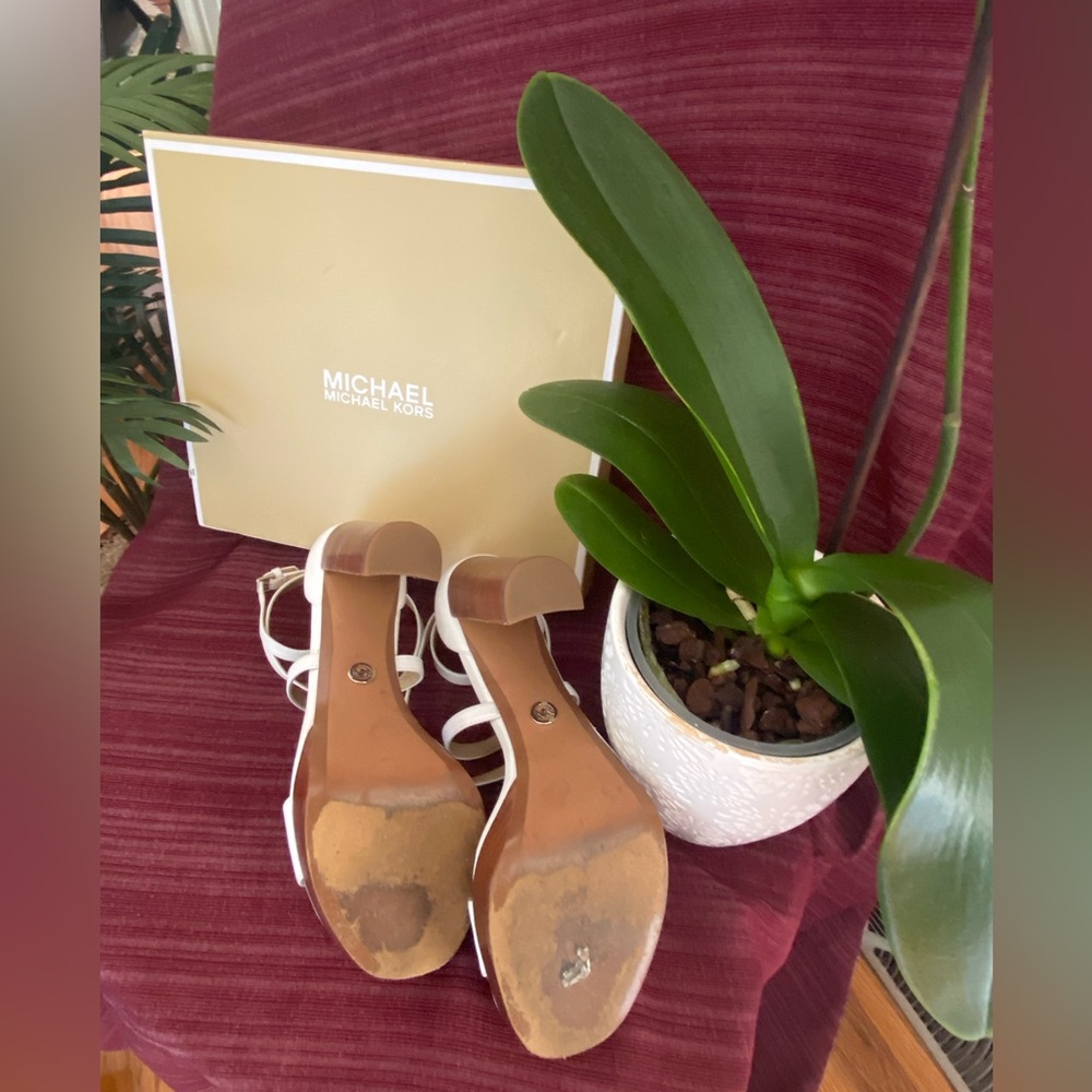 Michael Kors White Block Wood Heel Sandals- Sz 8 - Picture 2 of 2